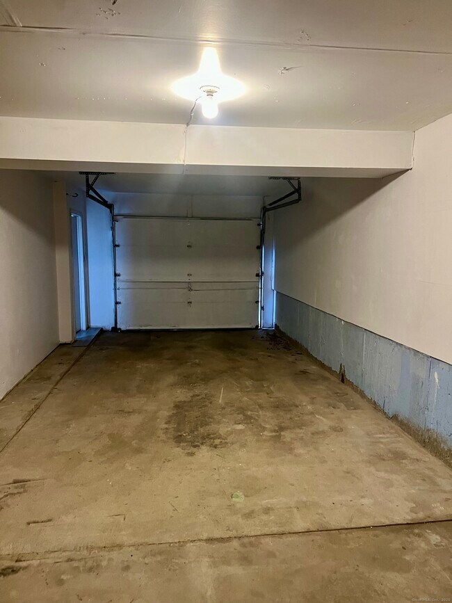 Building Photo - 515 Scott Rd