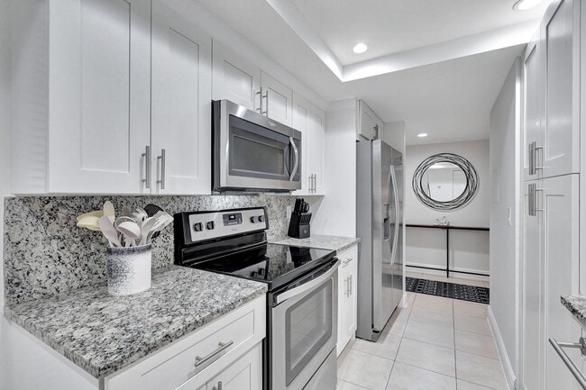 Building Photo - 12641 Westhampton Cir