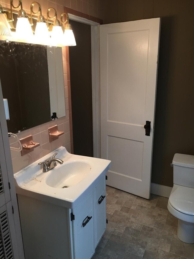 Building Photo - 3-Bedroom Home in Emmaus