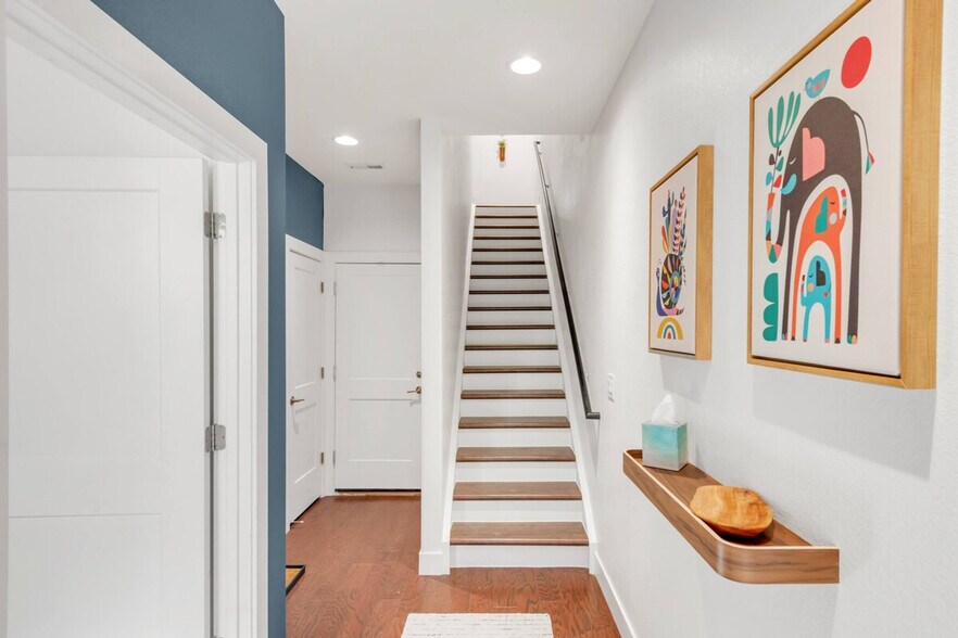 Building Photo - 1282 W 11th Ave