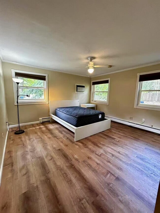 Building Photo - 90 University Heights Dr