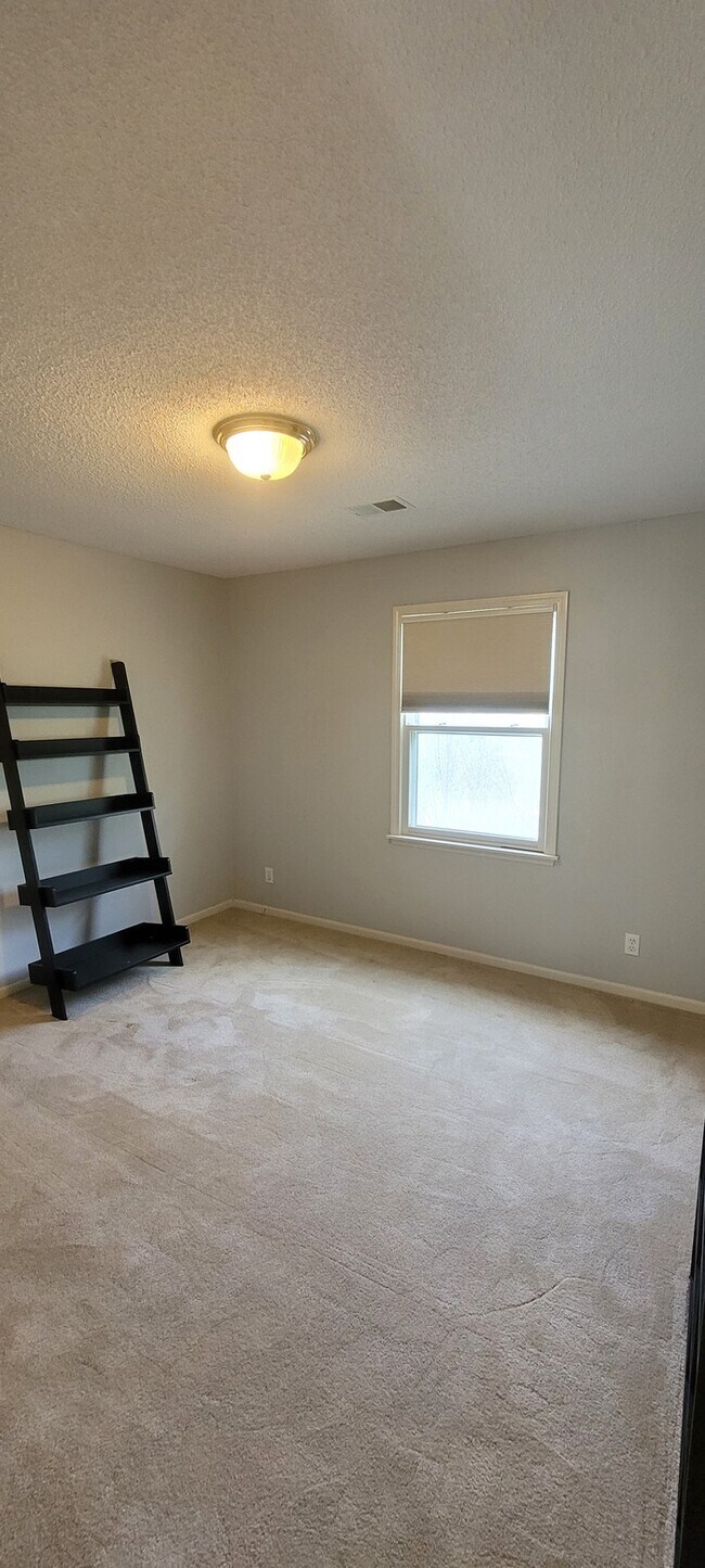 Building Photo - Fruitfully ready for your move in!