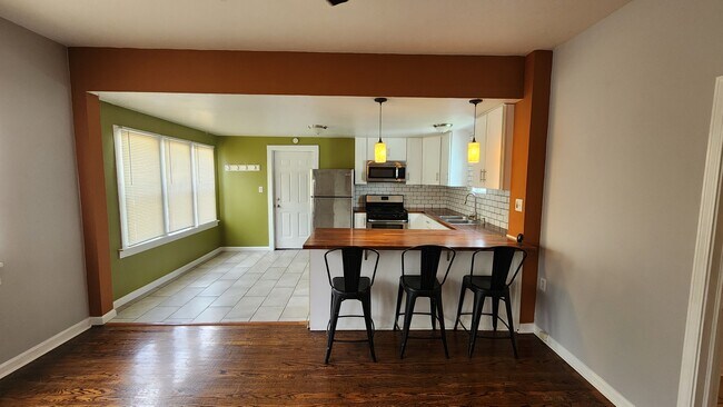 Building Photo - 741 E Morris St