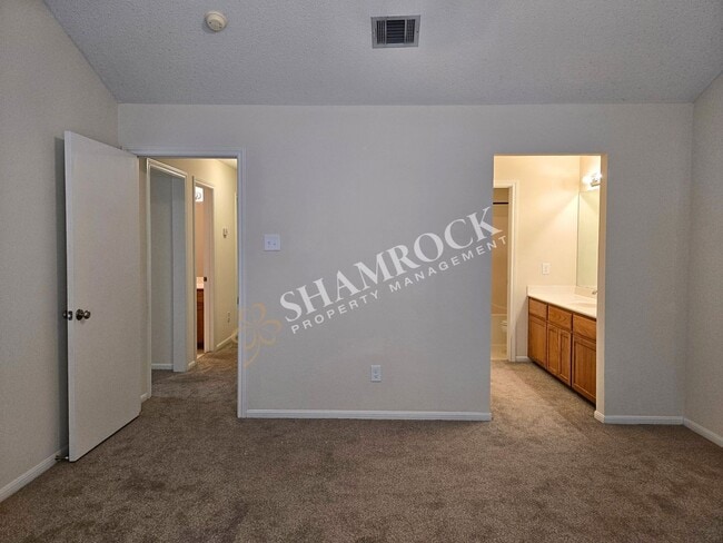 Building Photo - Park Place Duplex