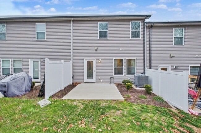 Building Photo - 1682 Denali Dr