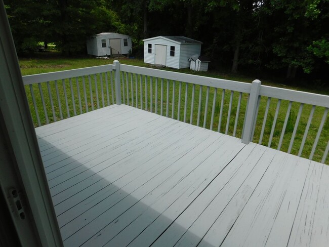 Building Photo - 102 Meadowbrook Dr