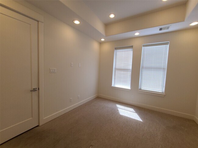 Building Photo - 2610 Polk St