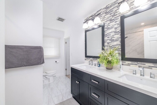 Building Photo - 5621 S 22nd St