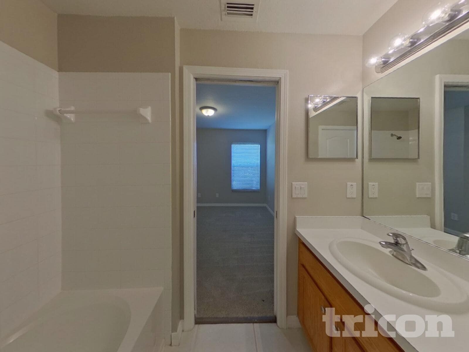 Building Photo - 31153 Whinsenton Dr