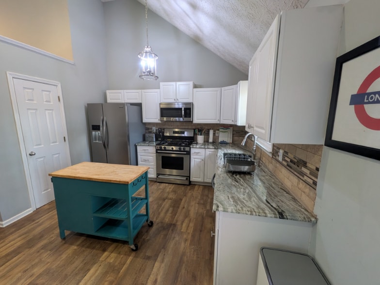 Building Photo - 5845 Shadewater Dr