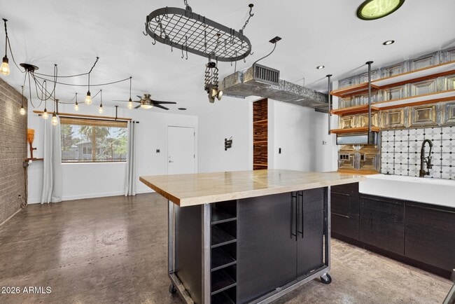 Building Photo - 346 E Papago Dr