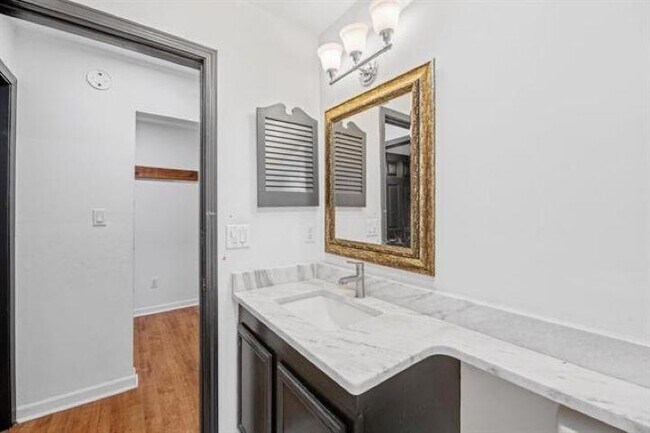 Building Photo - 4517 Eltham Park