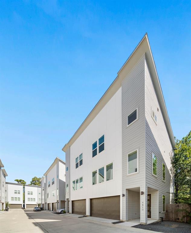 Building Photo - 4810 Martin Oaks Ln