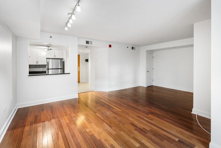 Building Photo - 1150 K St NW