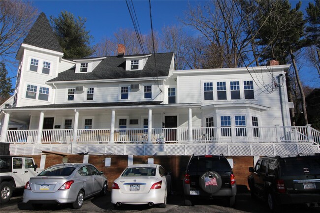 Building Photo - 158 Woodbine Ave