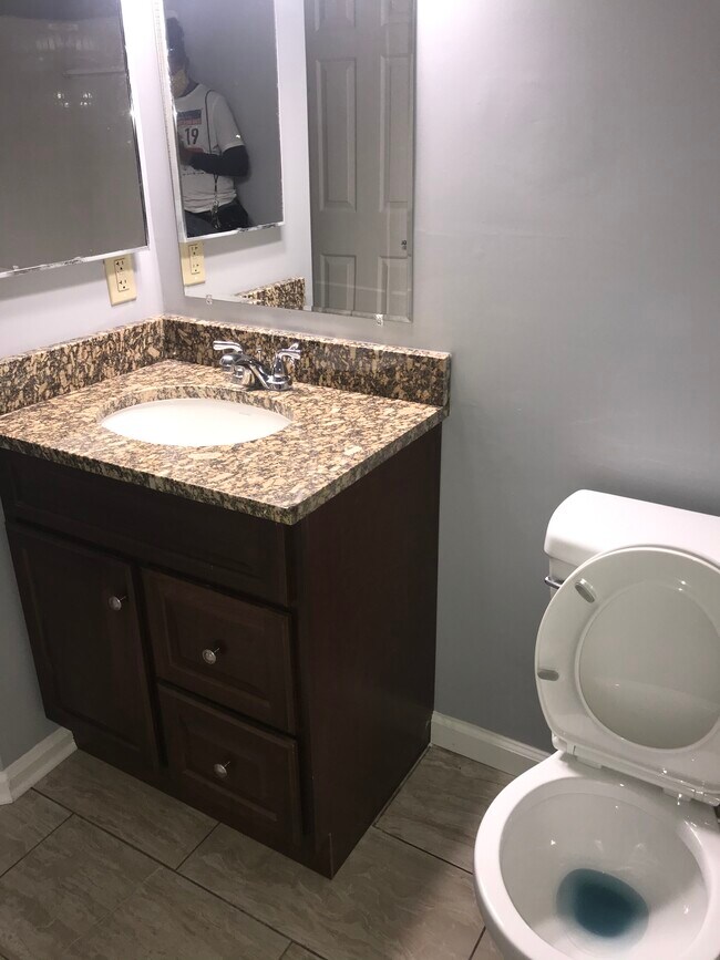 Building Photo - 712 Ridge Creek Dr