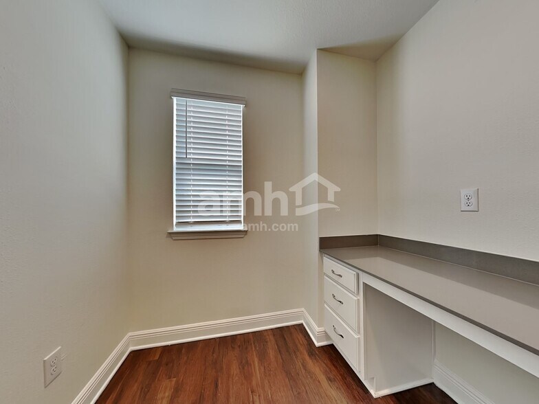 Building Photo - 20423 Calla Lily Dr