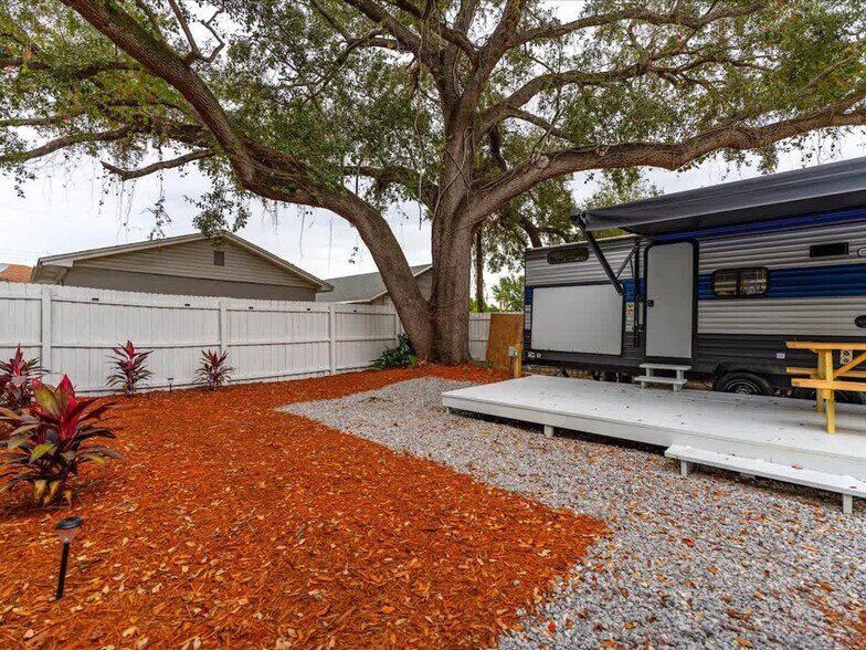 Building Photo - 1905 W St Louis St