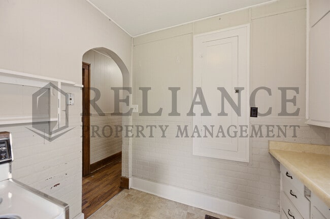 Building Photo - 432 S Osage St
