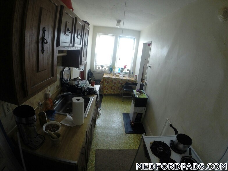 Building Photo - 53 Fellsway W