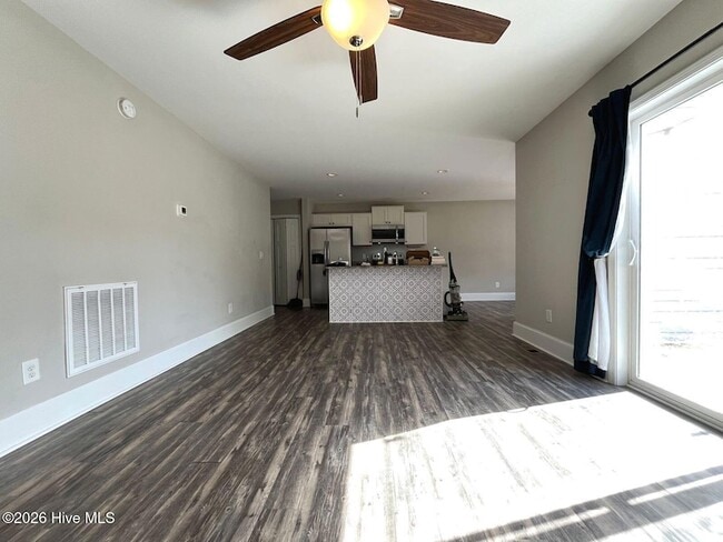 Building Photo - 203 S Pine St