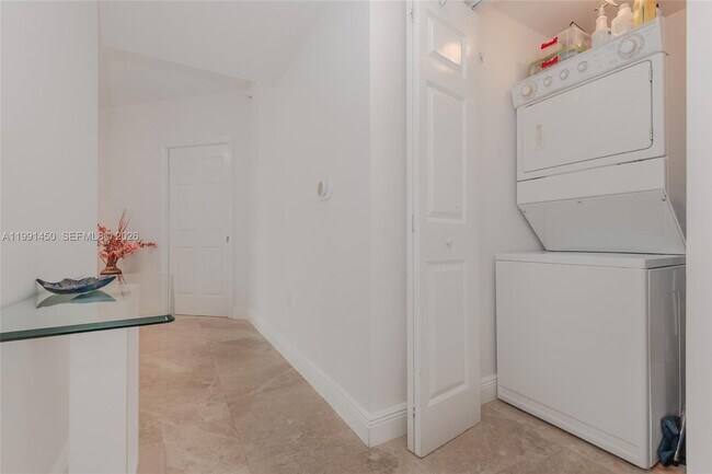 Building Photo - 1755 E Hallandale Beach Blvd