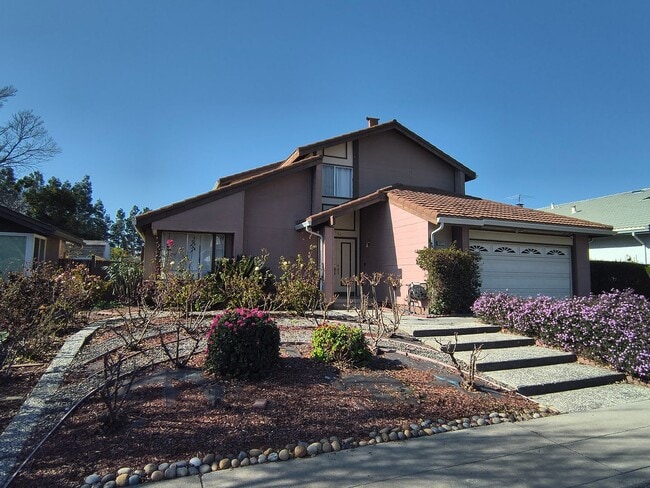 Building Photo - BEAUTIFUL TWO LEVEL 4BD/3BA HOME AVAILABLE IN MILPITAS, CA !!!!!!