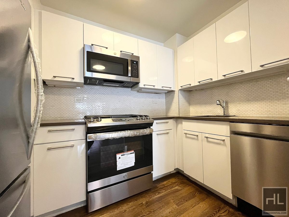 Building Photo - EAST 63 STREET / Spacious Sunlit 1-Bed 1-B...