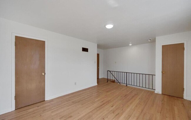 Building Photo - 1218 Iron St