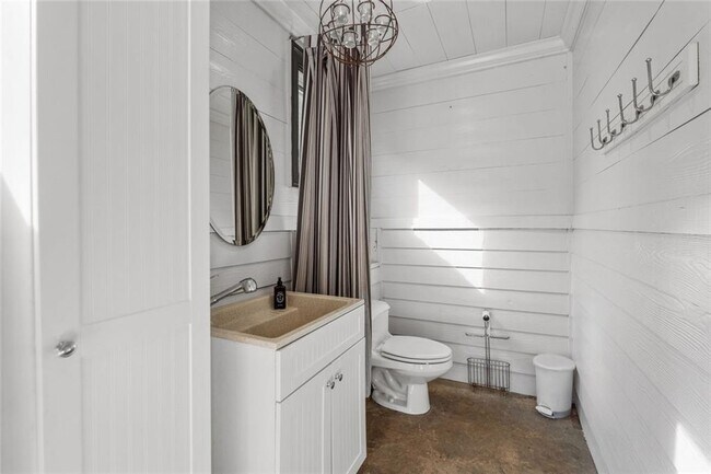 Building Photo - 390 Hembree Rd