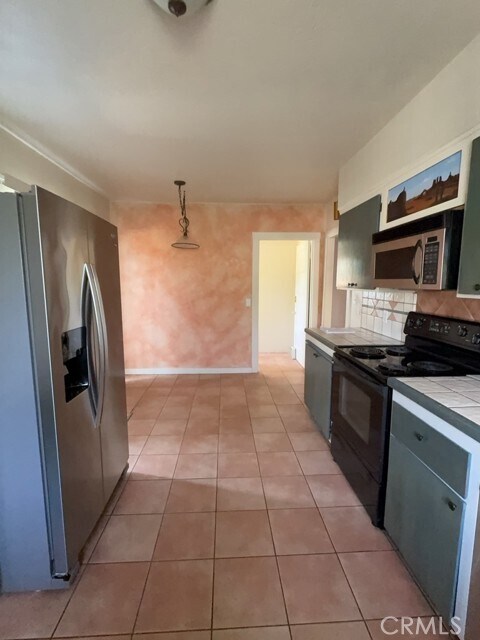 Building Photo - 5480 Live Oak Dr
