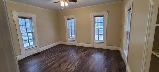 First Floor Large Bedroom with Tall Ceilings - 403 W Washington St