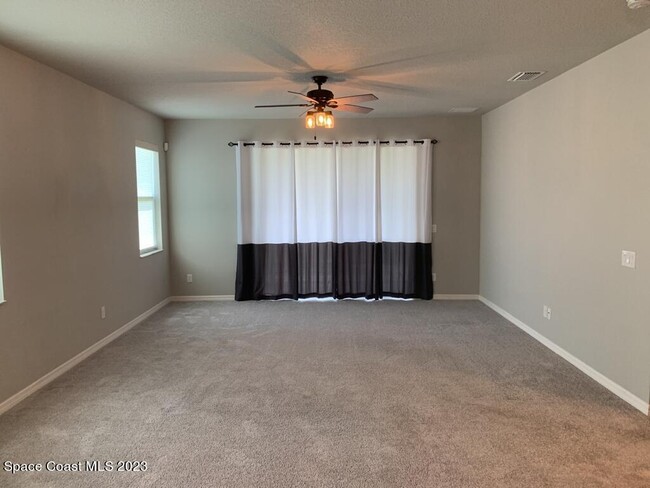 Building Photo - 2831 Casterton Dr