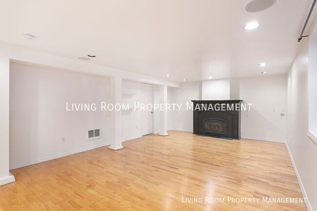 Building Photo - Condo Living in Historic Irvington with Ou...