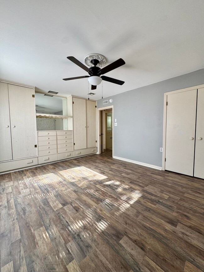 Building Photo - NOW AVAILABLE - 2-Bedroom Duplex Near ASU Campus + Water/Sewer/Trash Included!