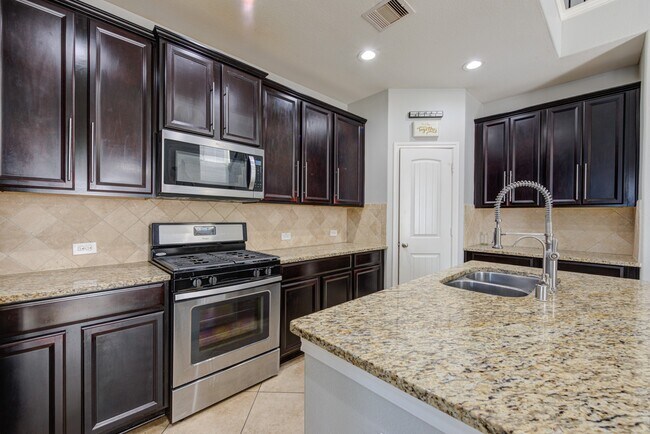 Building Photo - 10009 Boulder Bend Ln