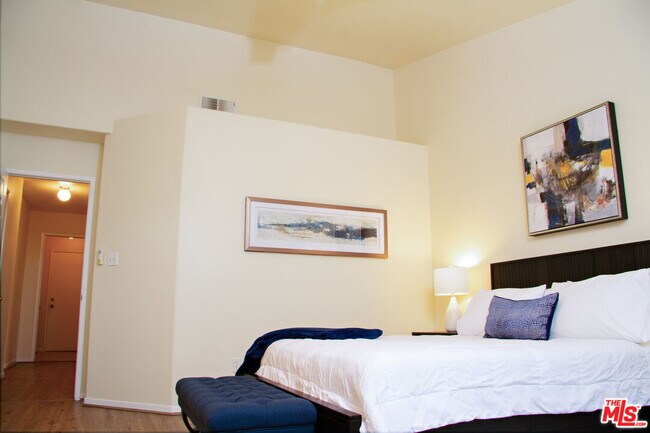 Building Photo - 8506 Blue Heron Dr
