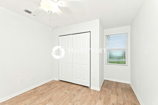 Building Photo - 3 Bedroom Pet-Friendly Home in Jacksonville, FL with Main Street Renewal