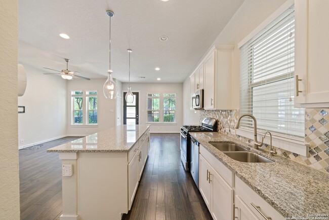Building Photo - 215 E Courtland Pl
