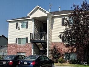 Building Photo - DARLING 2 Bed 1 Bath Apartment in Sugar Ci...