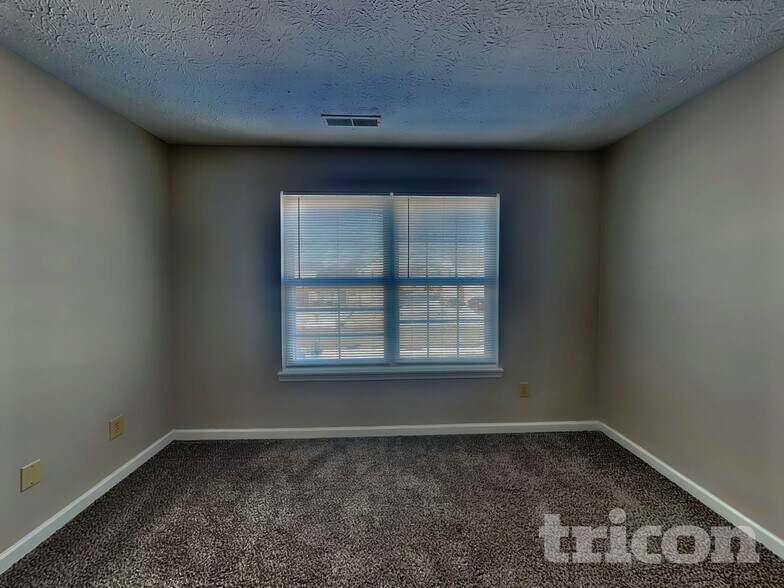 Building Photo - 614 Eastpointe Dr