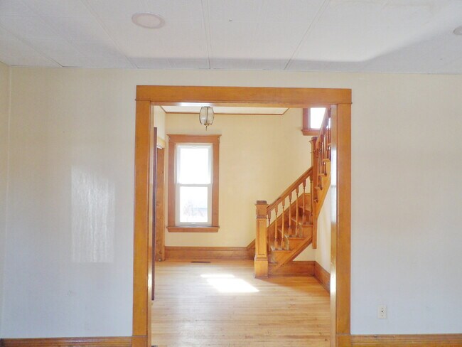 Building Photo - 3 Bedrooms | 2 Bathrooms Near UofM