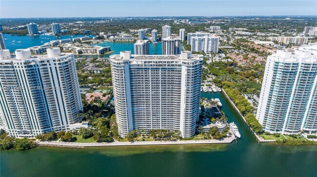 Building Photo - 7000 Island Blvd