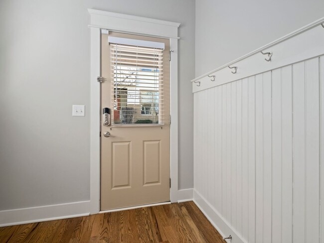 Building Photo - **UPSCALE BUENA VISTA HOME MINUTES FROM GERMANTOWN AND DOWNTOWN NASHVILLE**