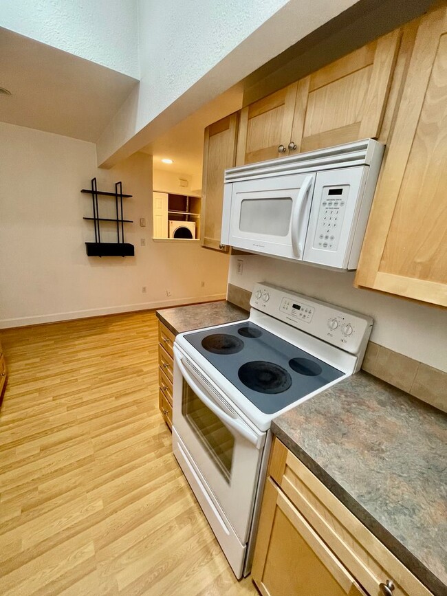 Building Photo - 2 WEEKS FREE RENT! Ground Floor- St. John's One Bedroom One Bath Condo- Most Utilities Included- ...