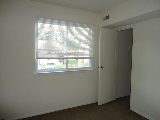 Building Photo - 2461 Arbor Ct