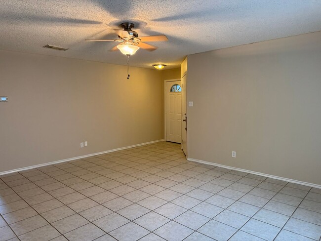 Building Photo - 8003 Chestnut Manor Dr