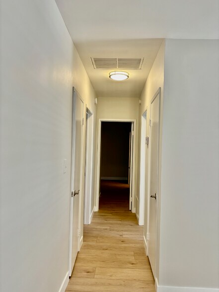 Building Photo - 812 Westmount Dr