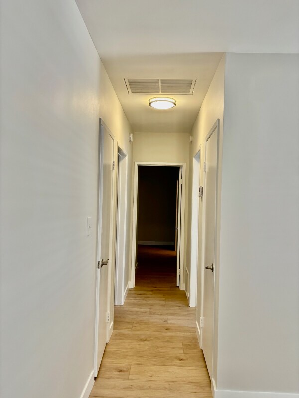 Building Photo - 808-812 Westmount Dr