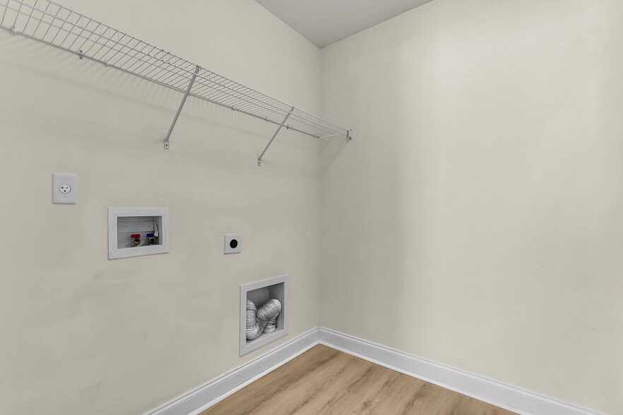 Building Photo - 229 Larissa Dr
